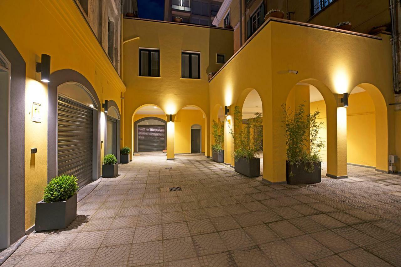 Le Terrazze Sul Cortile Apartment ซาแลร์โน ภายนอก รูปภาพ
