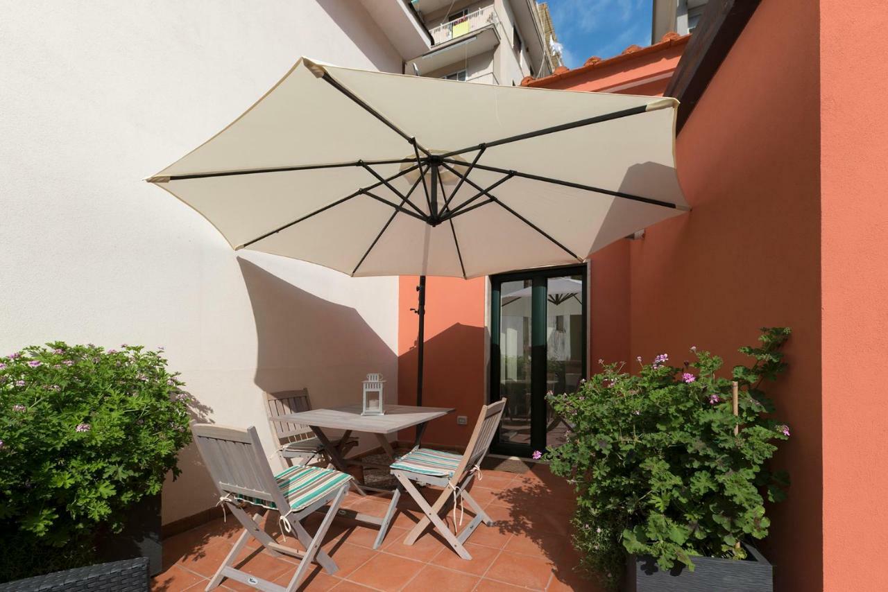 Le Terrazze Sul Cortile Apartment ซาแลร์โน ภายนอก รูปภาพ