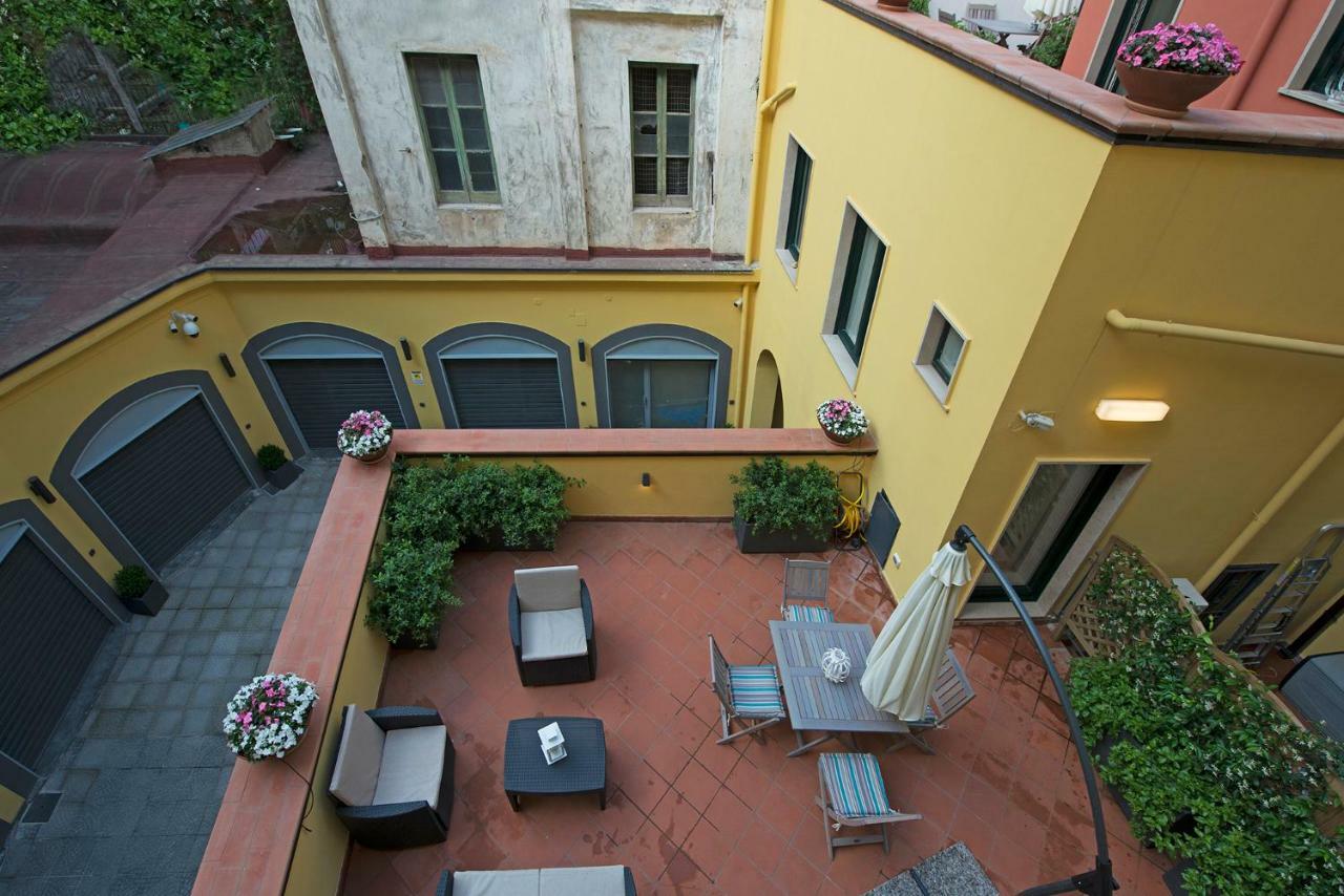 Le Terrazze Sul Cortile Apartment ซาแลร์โน ภายนอก รูปภาพ