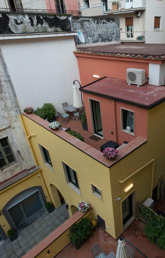 Le Terrazze Sul Cortile Apartment ซาแลร์โน ภายนอก รูปภาพ