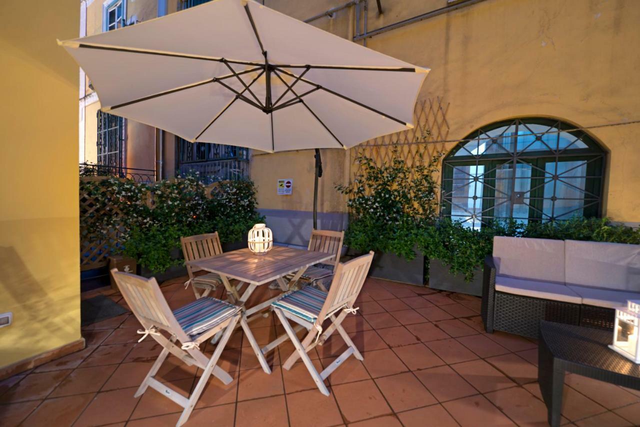 Le Terrazze Sul Cortile Apartment ซาแลร์โน ภายนอก รูปภาพ